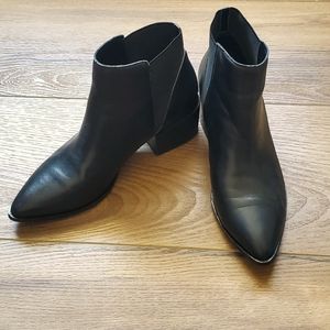 Chinese Laundry Finn Chelsea Booties